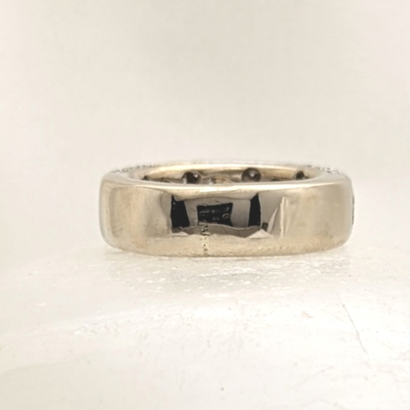 Gorgeous 18K White Gold 5 Row Diamond Band - Picture 5 of 6